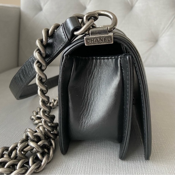 Chanel Small Quilted Boy Bag in Black Calfskin Leather [Authentic] - Picture 5 of 12